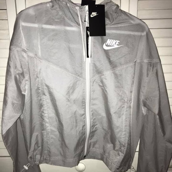 nike light windbreaker